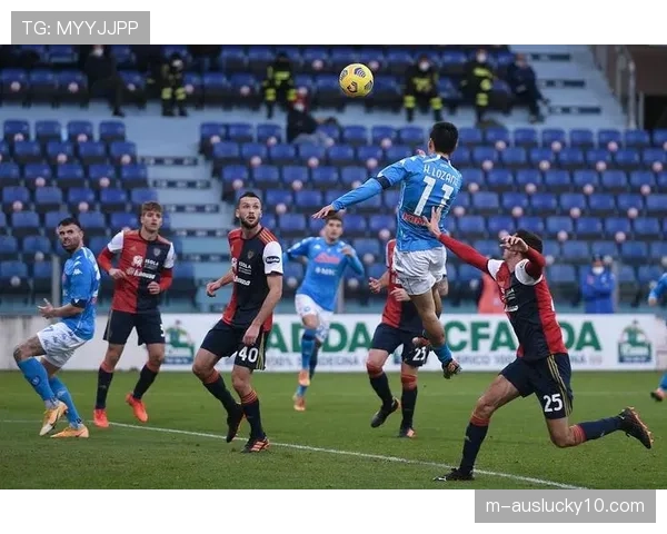 热那亚0-0战平卡利亚里，双方门将共做出11次扑救，比赛高强度对抗贯穿始终